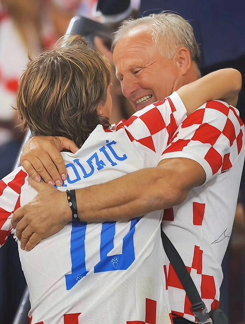 国乒击败法国队，王曼昱战胜帕瓦德，孙颖莎和王楚钦混双取胜