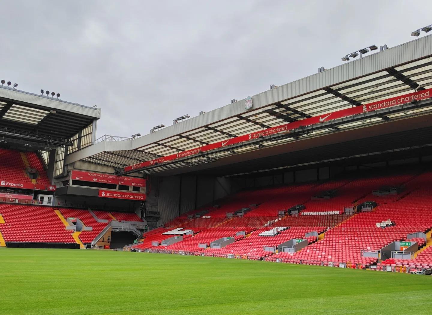 曼联客场4-1胜狼队，B费2射1传，取得3轮不败，积分追平切尔西，排名升至第六。