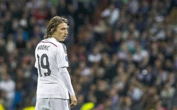 巴媒：埃斯特旺曾在10月因在训练中逼抢不当被安帅批评