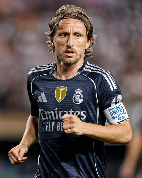 广东险完成大逆转！徐杰轰25+11，奎因27+8，杜锋昏头操作葬送好局