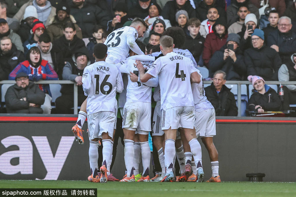 半场战报：弗赖堡2-0美因茨，格里福建功，库布勒破门