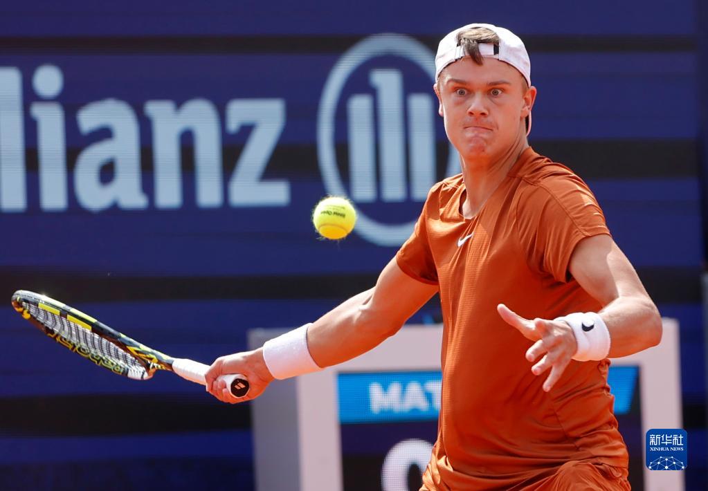 对许多年轻 对许多年轻